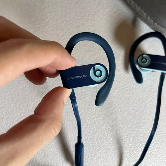 Powerbeats3 Wireless In-Ear Headphones - Flash Blue - Picture 5 of 14